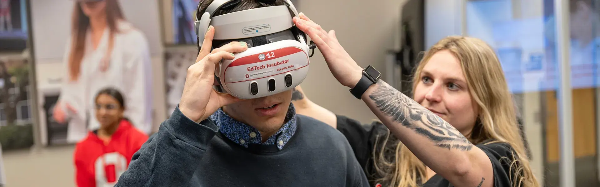 Jenna Kuczek assisting another student using EdTech Incubator's VR headset.