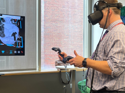 Dr. Suiter using syGlass program with virtual reality.